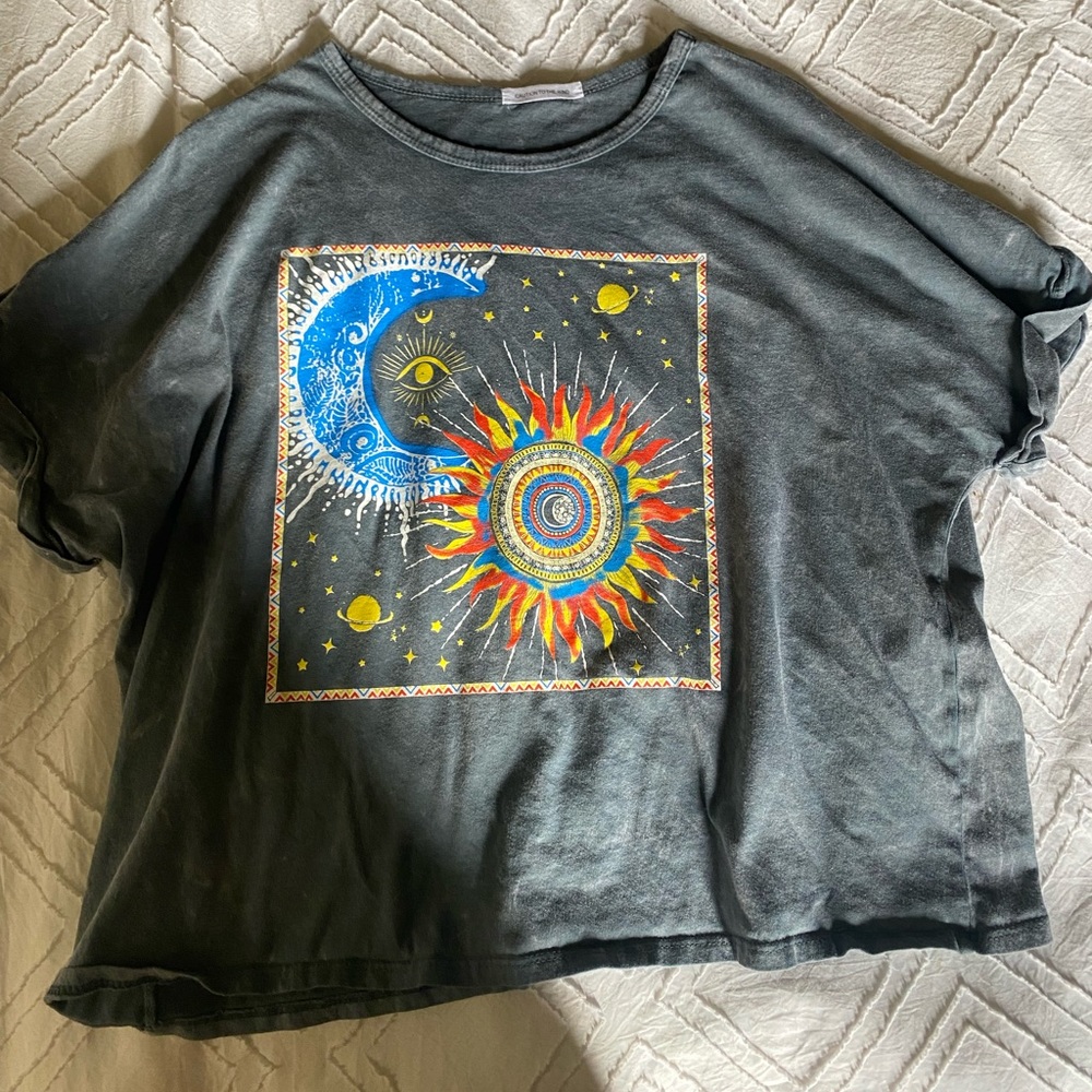 Sun and moon cropped tee